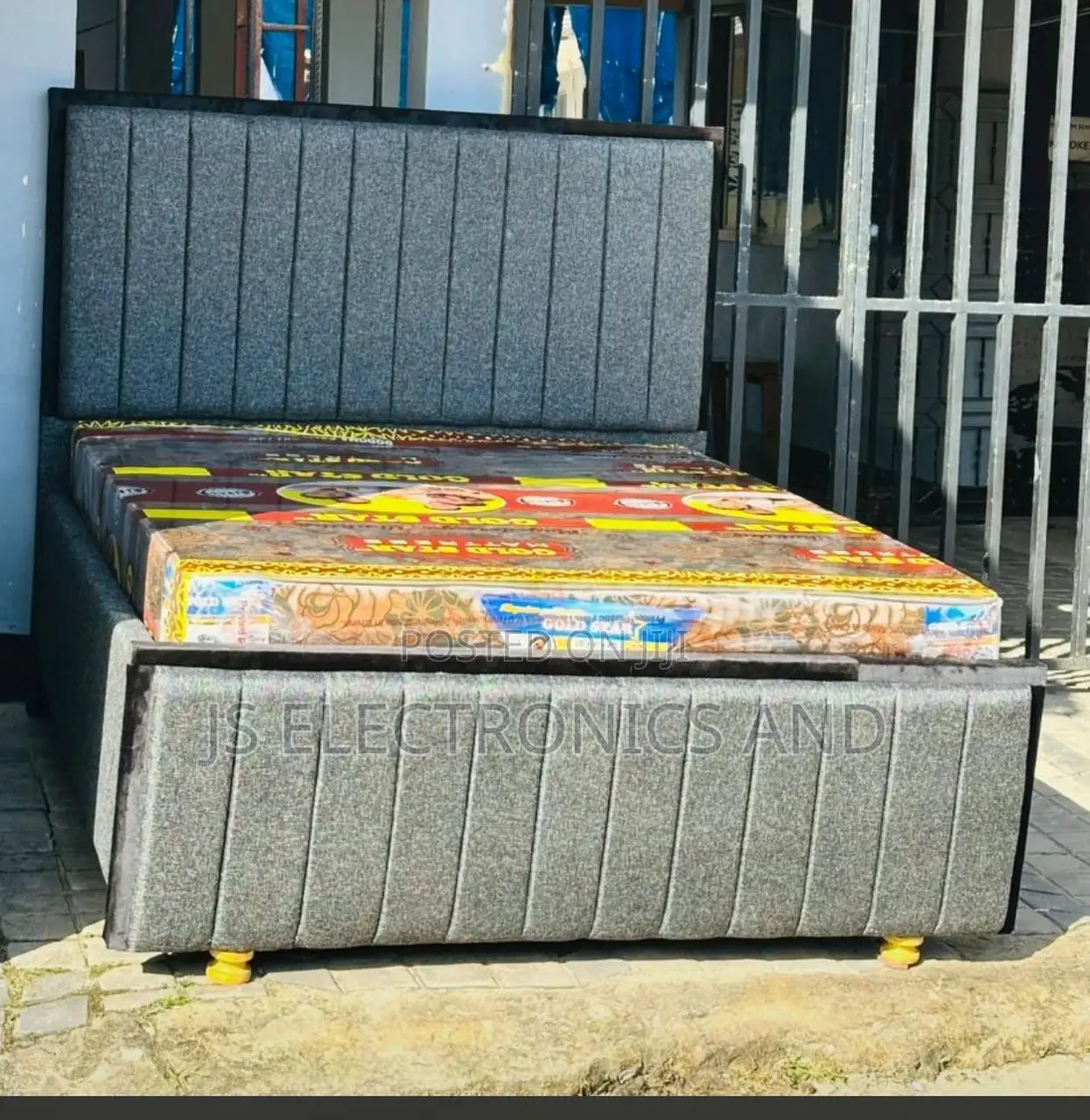 Kitanda Cha Kisasa 5/6 Bedsofa Ni Imara Sana (Kitanda Only)