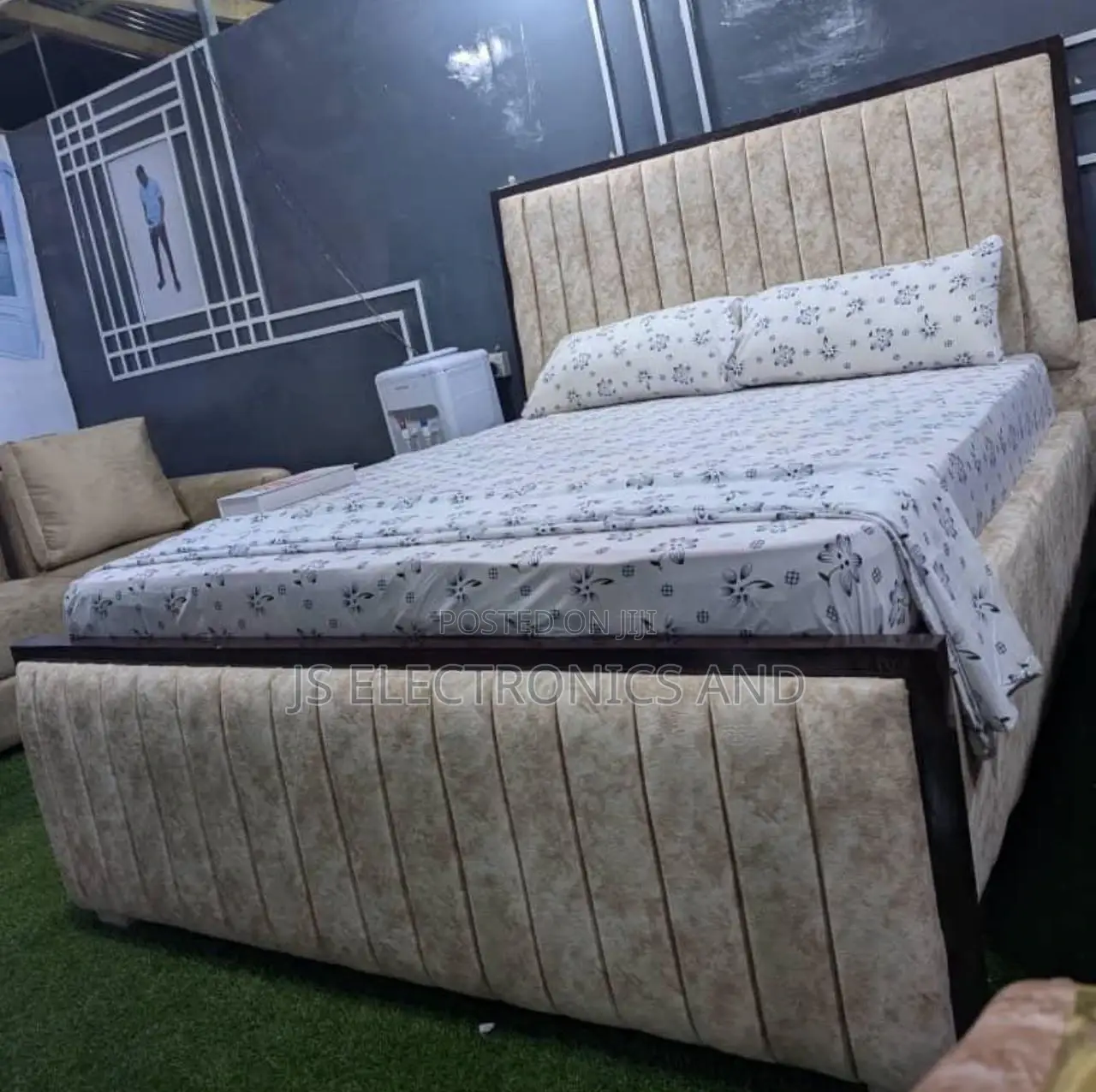 Bedsofa Kitanda Cha Kisasa 4/6 Imara Sana (Kitanda Pekeyake)