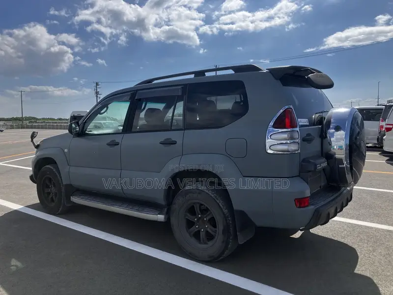 Toyota Land Cruiser Prado 2005 Gray