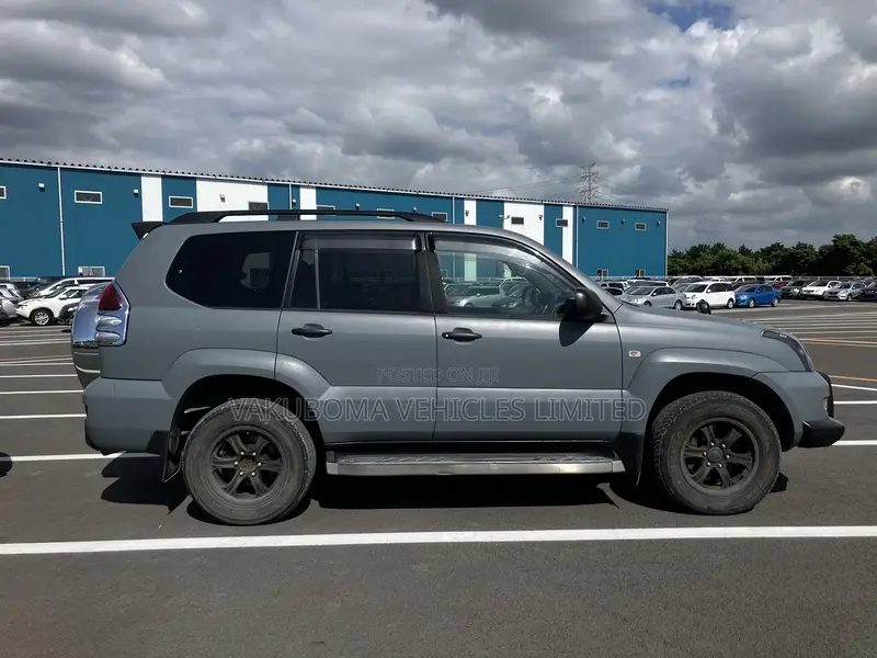 Toyota Land Cruiser Prado 2005 Gray