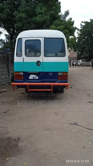 Toyota Coaster 2004 Blue