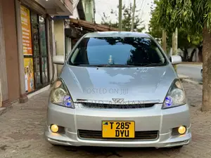 Photo - Toyota Wish 2004 Silver