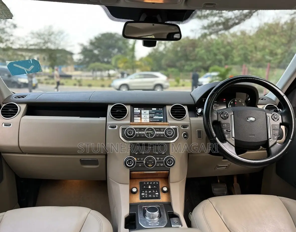 Land Rover Discovery 2014 Blue