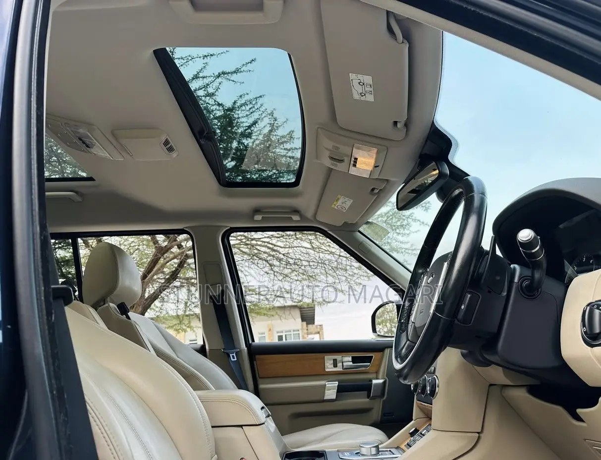 Land Rover Discovery 2014 Blue