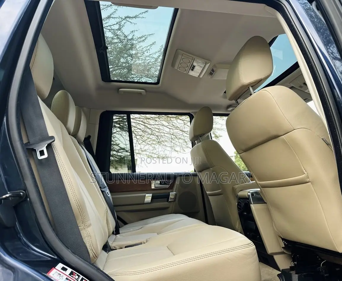 Land Rover Discovery 2014 Blue