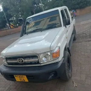 Toyota Land Cruiser 4.0 V6 DLX 2014 White