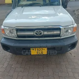 Toyota Land Cruiser 4.0 V6 DLX 2014 White