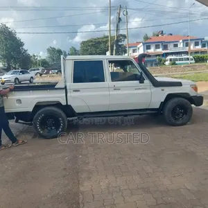 Toyota Land Cruiser 4.0 V6 DLX 2014 White