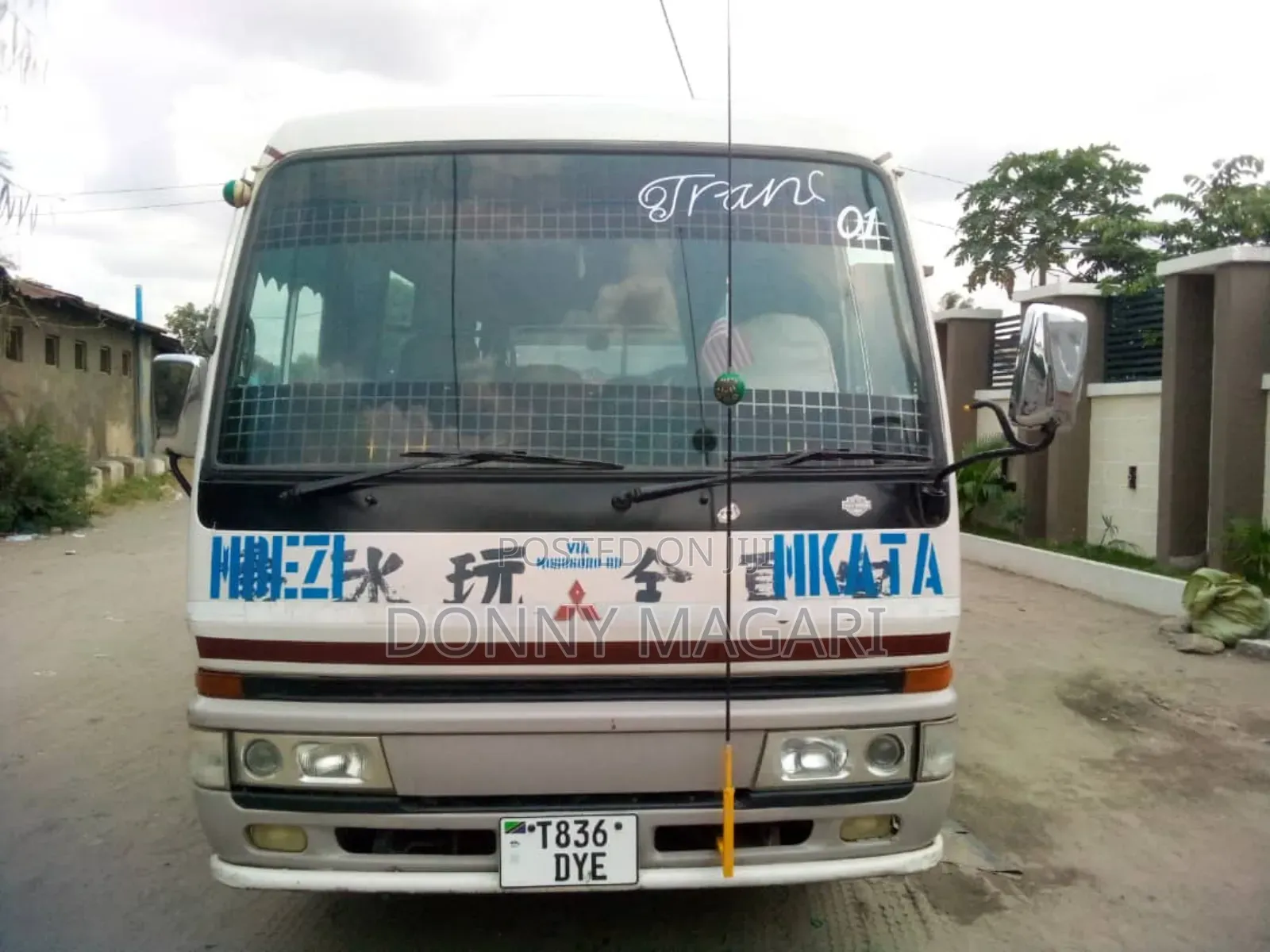 Mitsubishi Fuso Rosa 2000 White