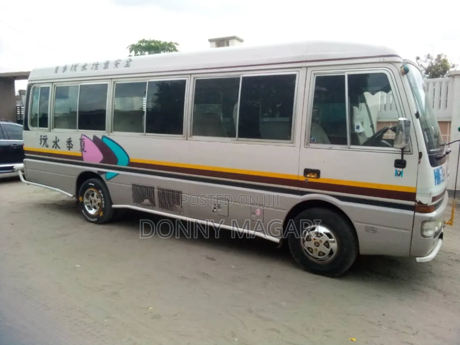 Mitsubishi Fuso Rosa 2000 White