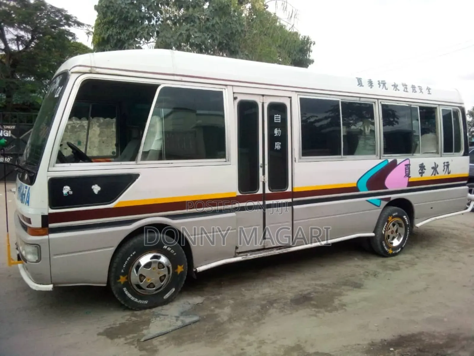 Mitsubishi Fuso Rosa 2000 White