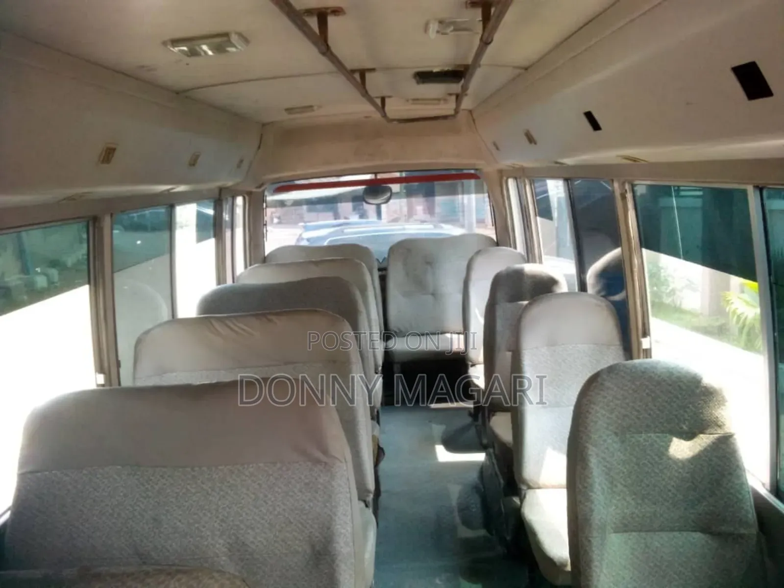 Mitsubishi Fuso Rosa 2000 White