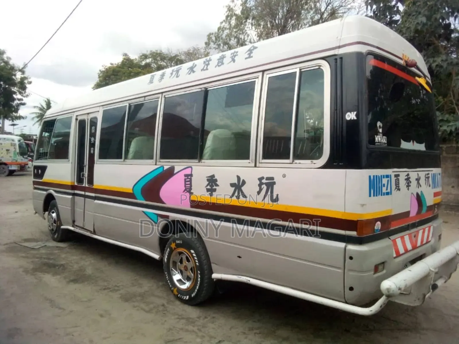 Mitsubishi Fuso Rosa 2000 White