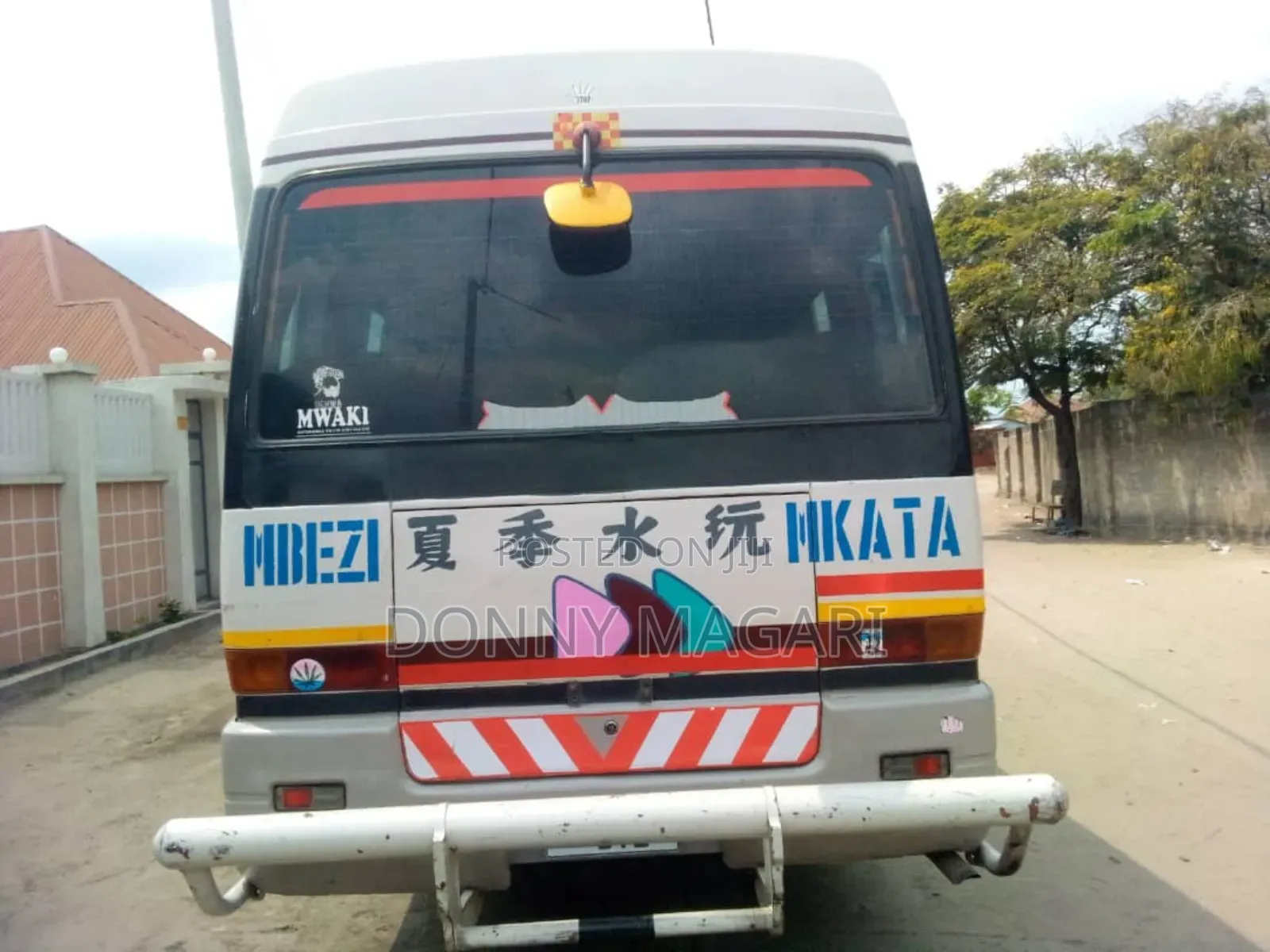 Mitsubishi Fuso Rosa 2000 White