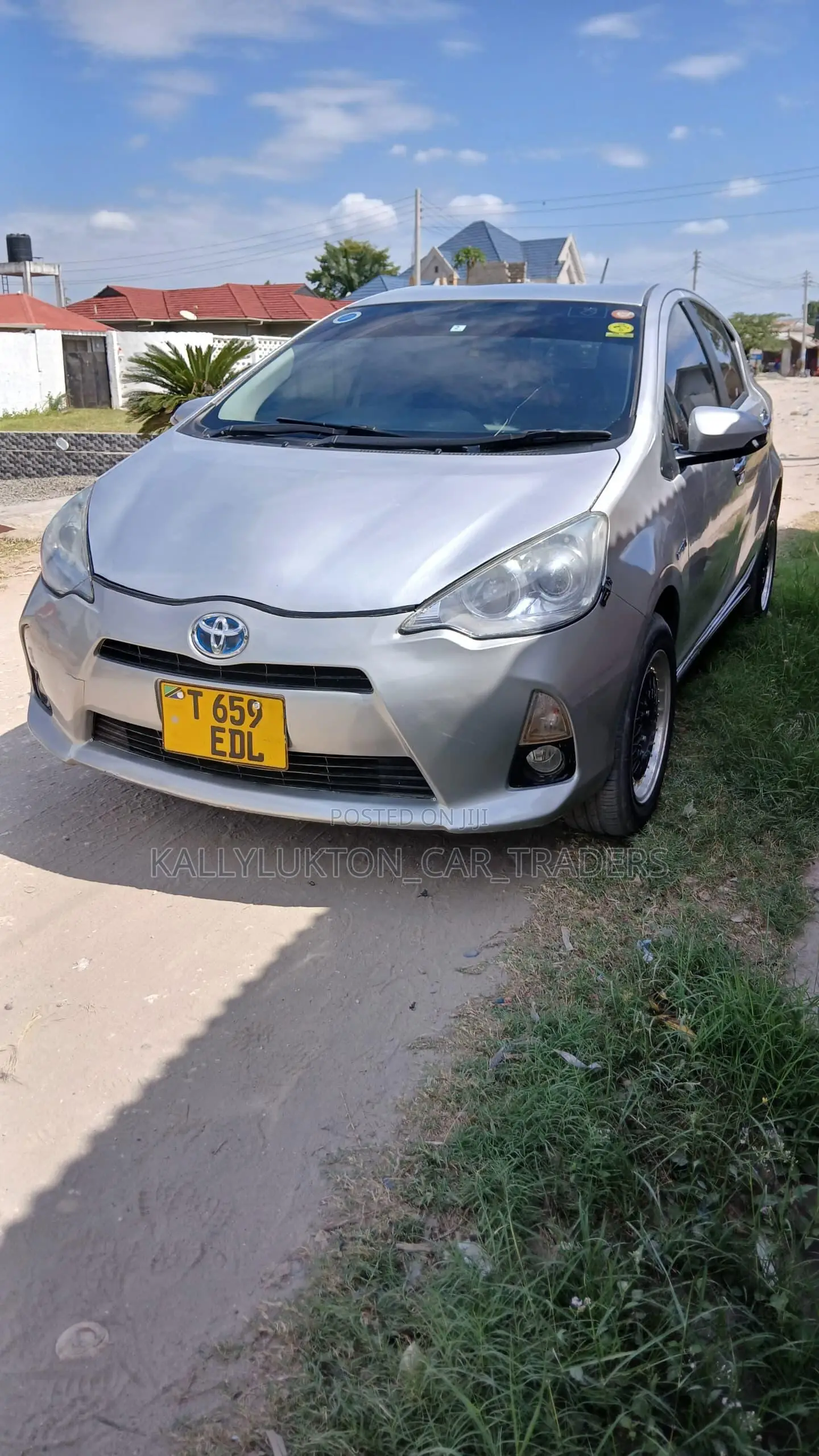 Toyota Aqua 2012 Silver