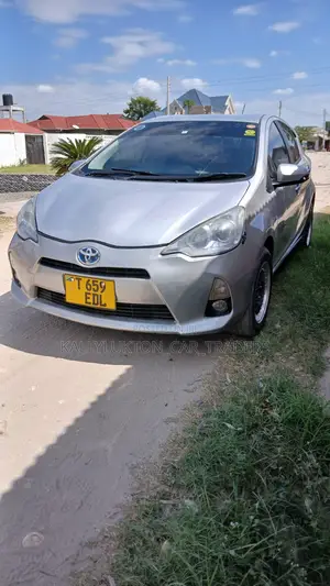 Toyota Aqua 2012 Silver