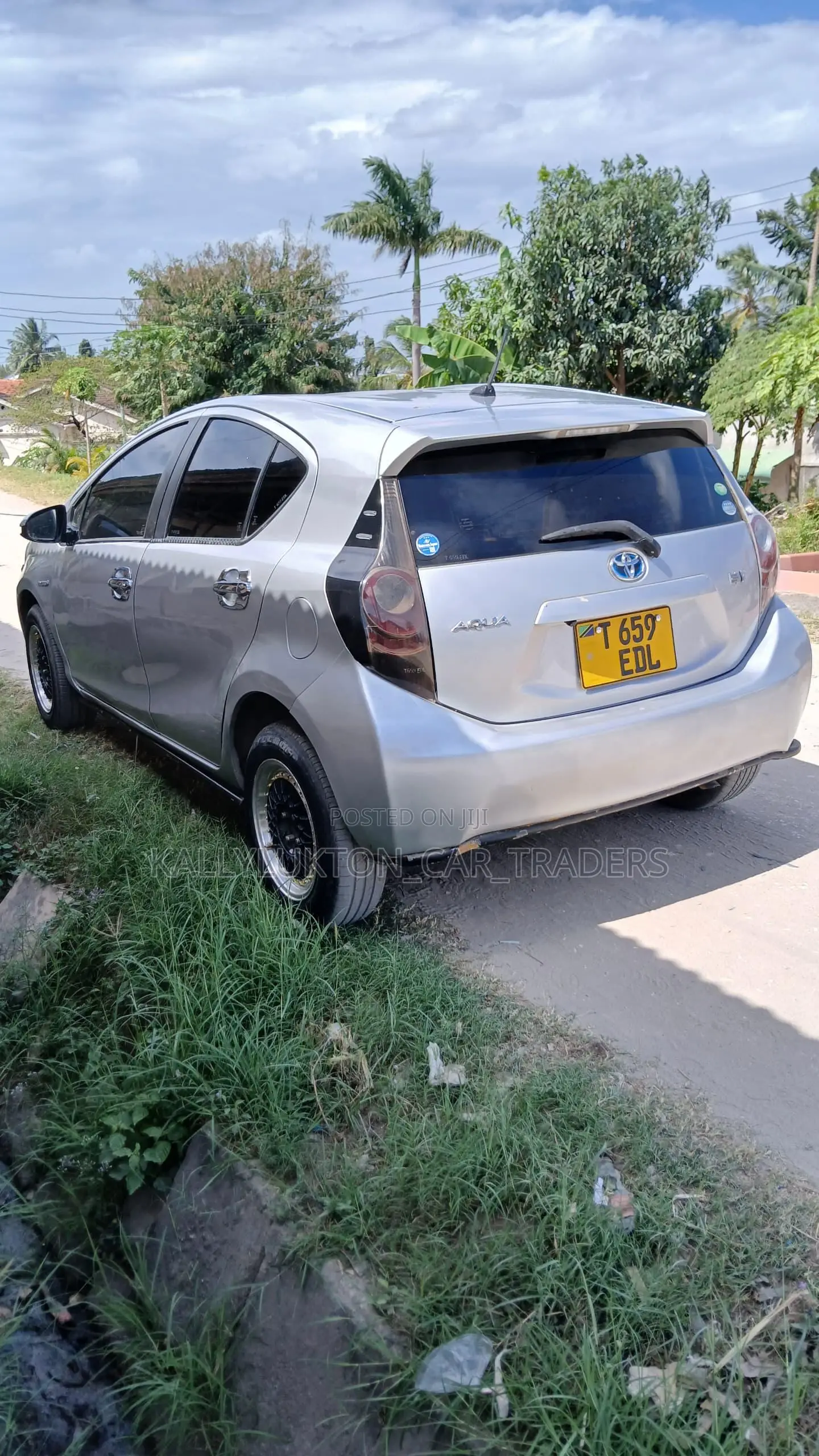 Toyota Aqua 2012 Silver