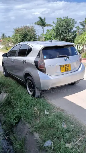 Toyota Aqua 2012 Silver