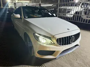 Photo - Mercedes-Benz C-Class 2015 Pearl