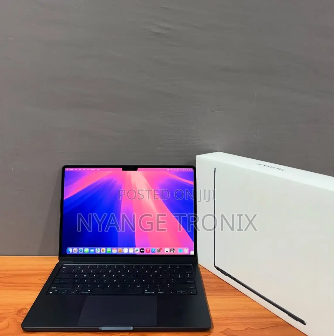New Laptop Apple MacBook Air 2024 M3 13-Inch 8GB Apple M3 SSD 256GB