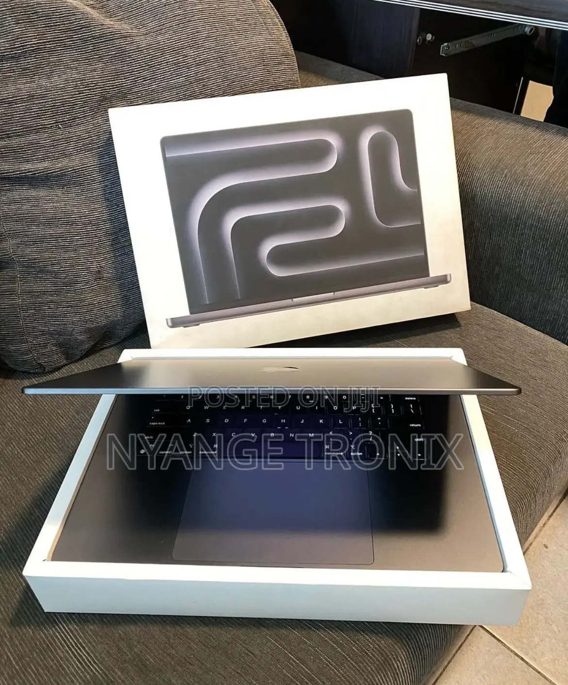 New Laptop Apple MacBook Pro 2023 M3 14-Inch 8GB Apple M3 SSD 512GB