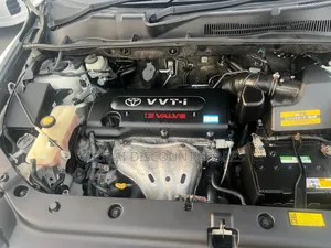 Toyota Vanguard 2011 White