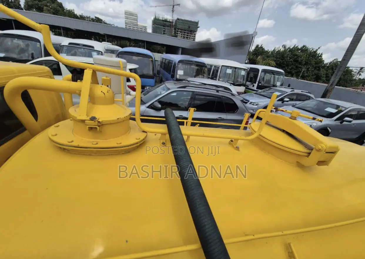 Mitsubishi Canter Water Bowser Tanker Truck Unregistered.