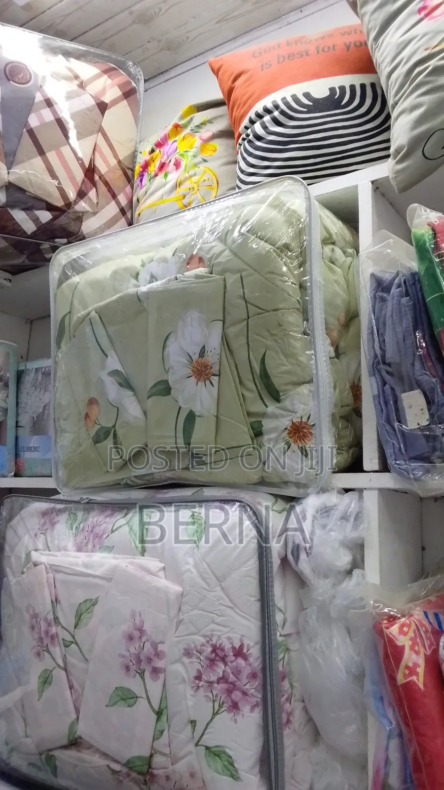 Duvet (Duvet+ Bedsheet+2 Pillow Cases)