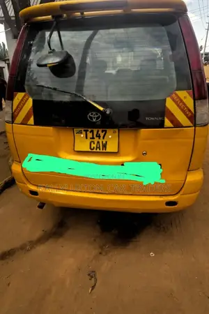 Toyota Noah 2001 Yellow