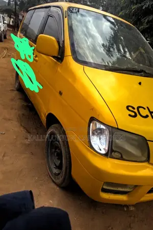 Toyota Noah 2001 Yellow
