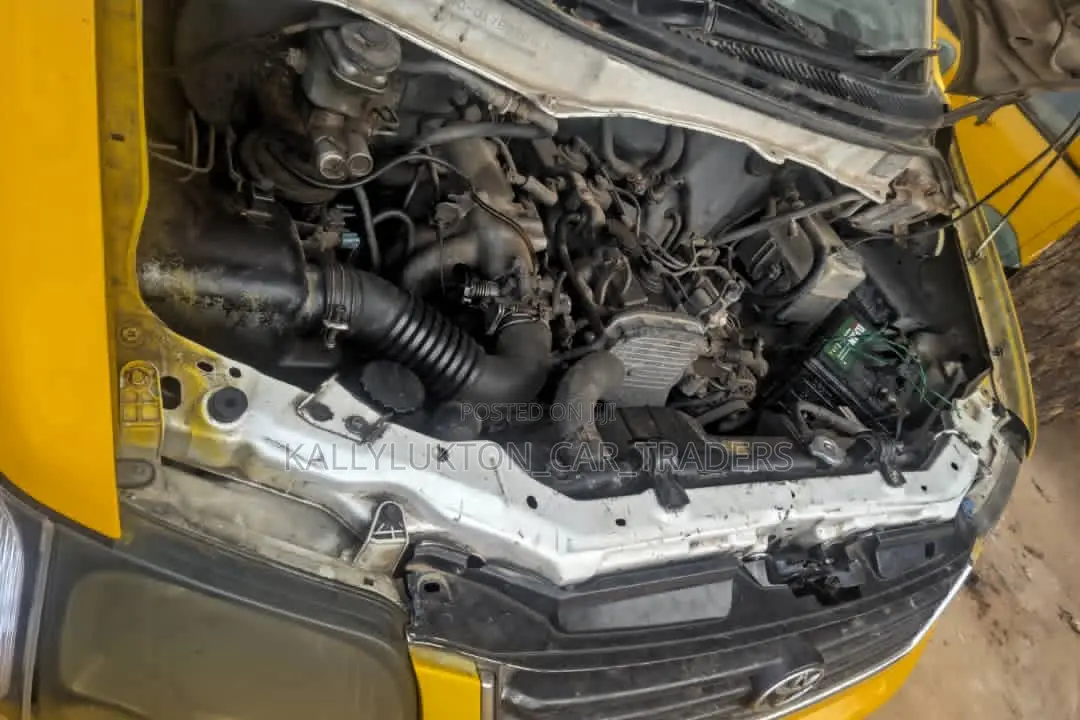 Toyota Noah 2001 Yellow