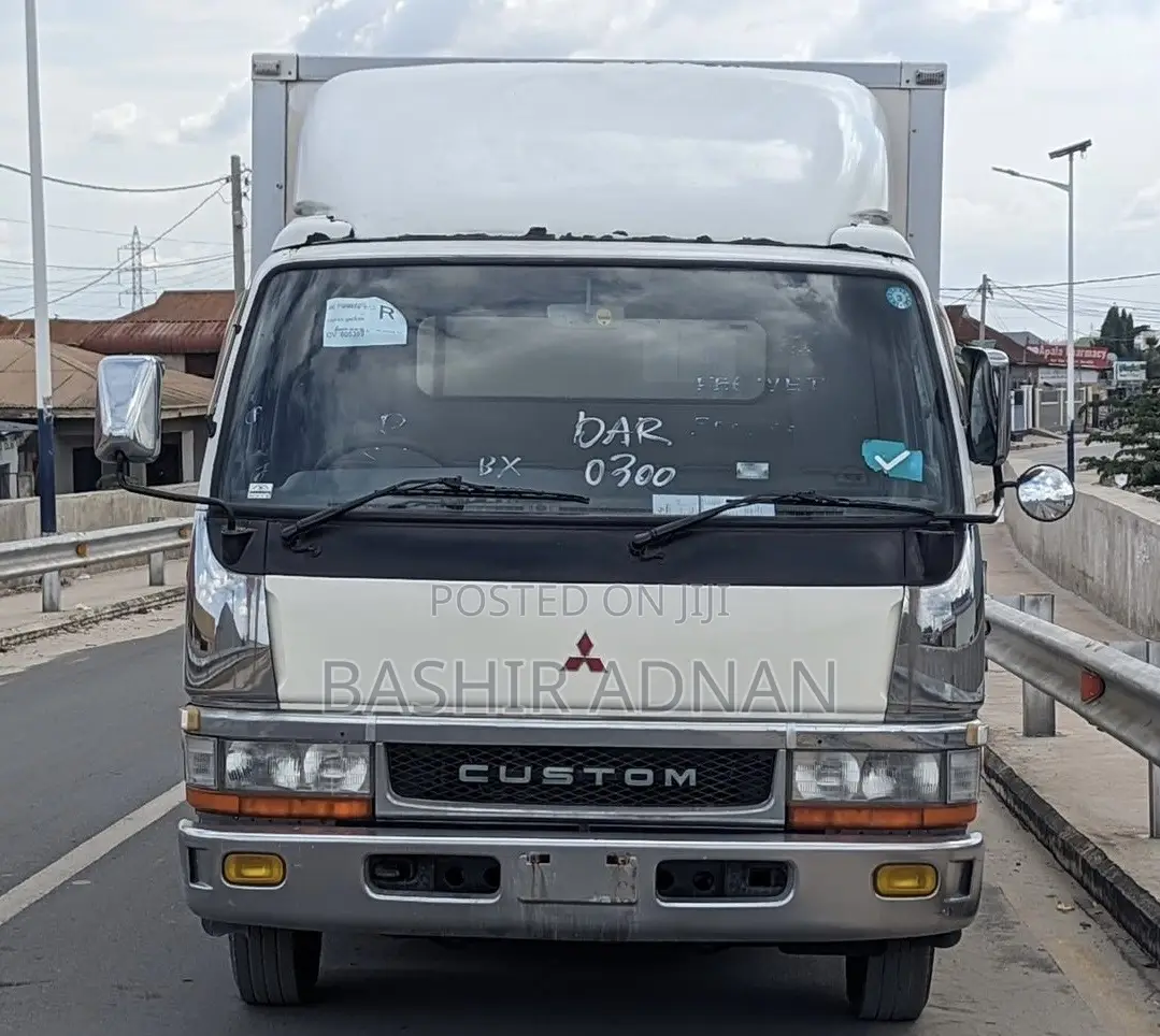 Mitsubishi Canter Custom Refrigerator Tani 3 Tonnes Mpya.