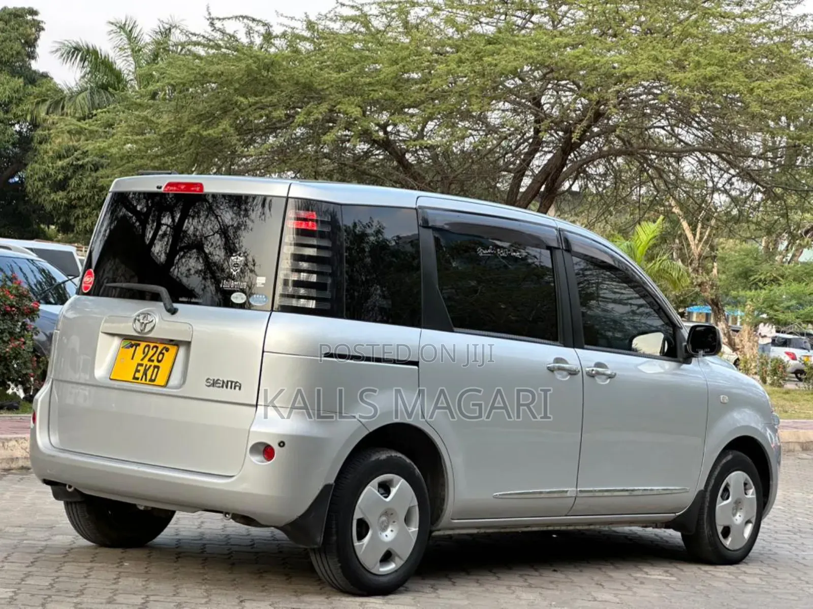 Toyota Sienta 2008 Silver