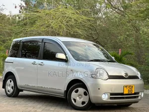 Toyota Sienta 2008 Silver