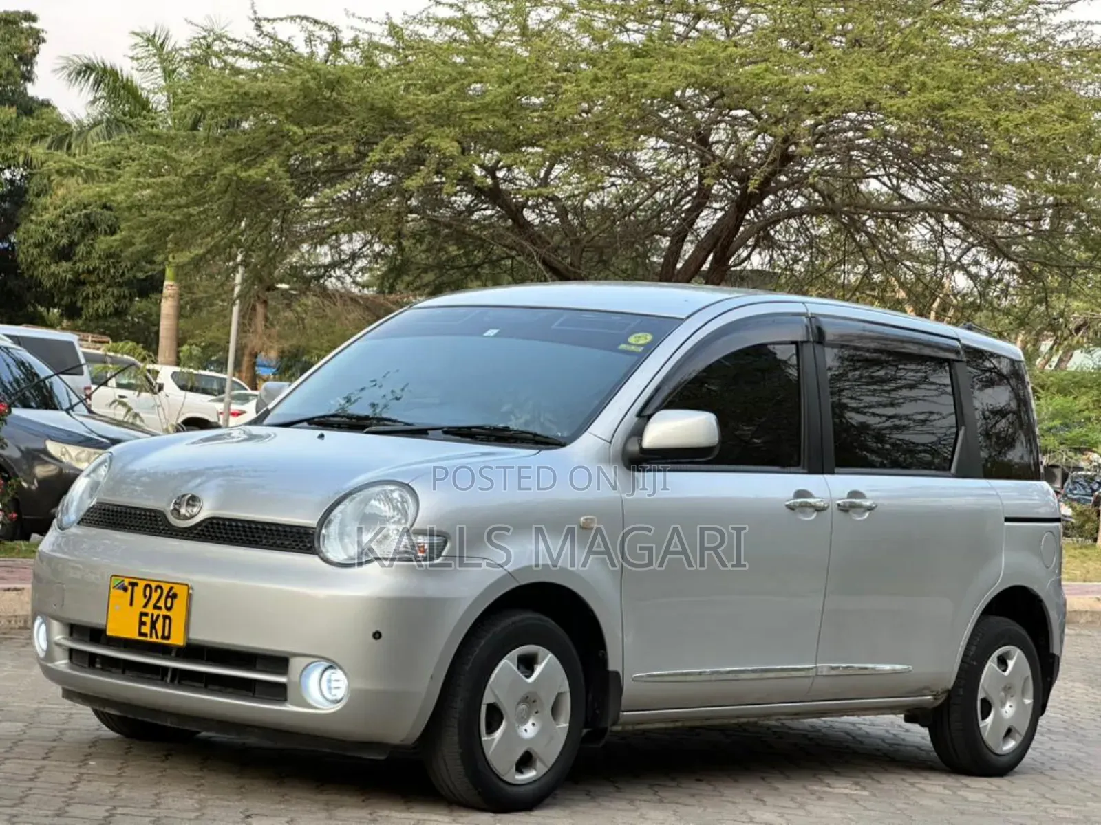 Toyota Sienta 2008 Silver