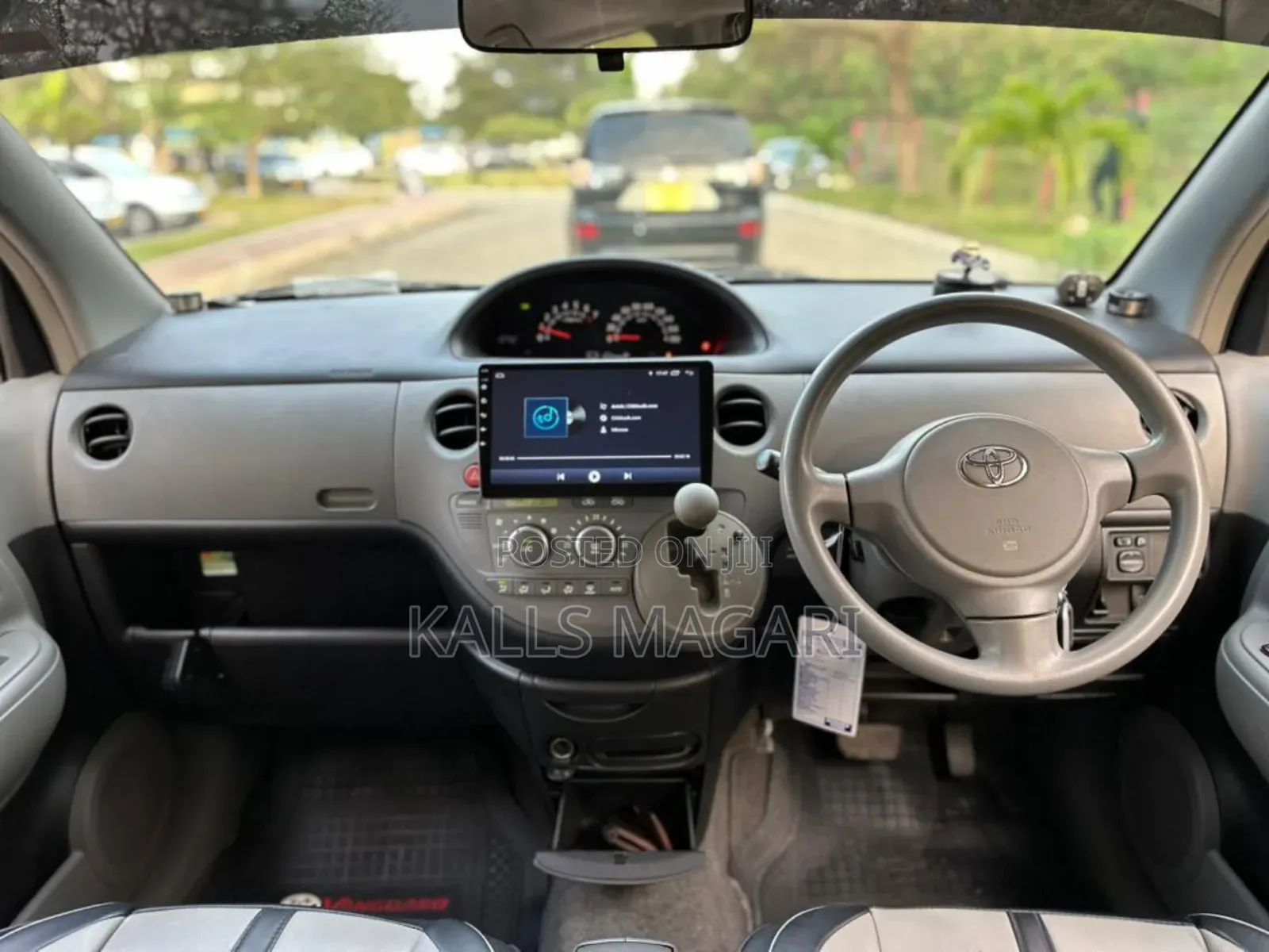 Toyota Sienta 2008 Silver