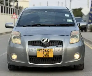 Photo - Toyota Vitz 1.5 FWD 3dr 2004 Silver