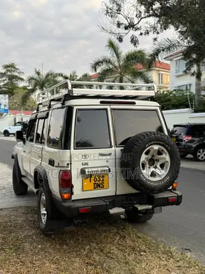 Toyota Land Cruiser 2010 White