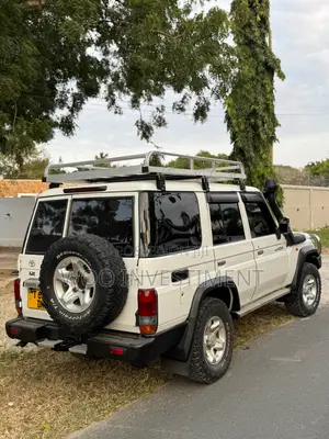 Toyota Land Cruiser 2010 White