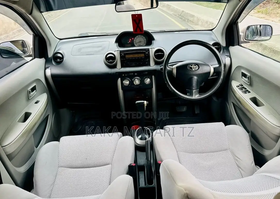 Toyota IST 2006 Gold