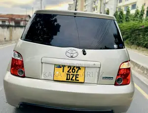 Toyota IST 2006 Gold