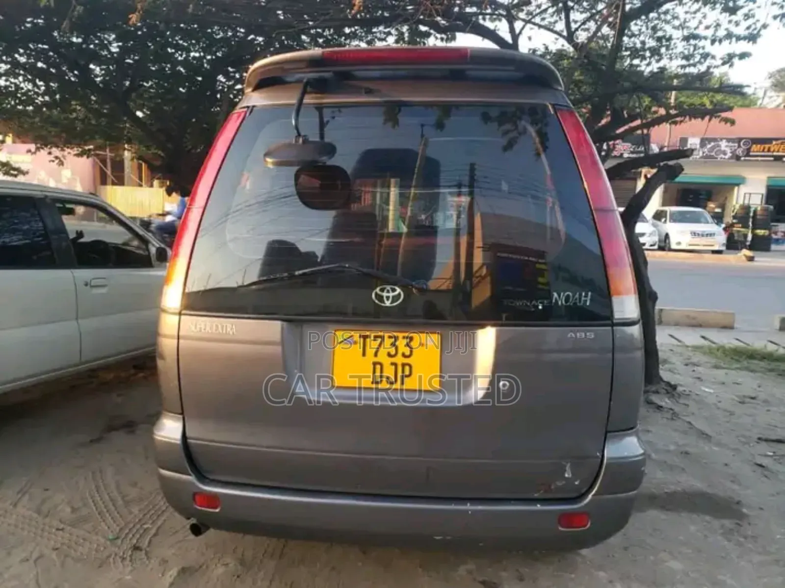 Toyota Noah 2.0 AWD (8 Seater) 2001 Gray
