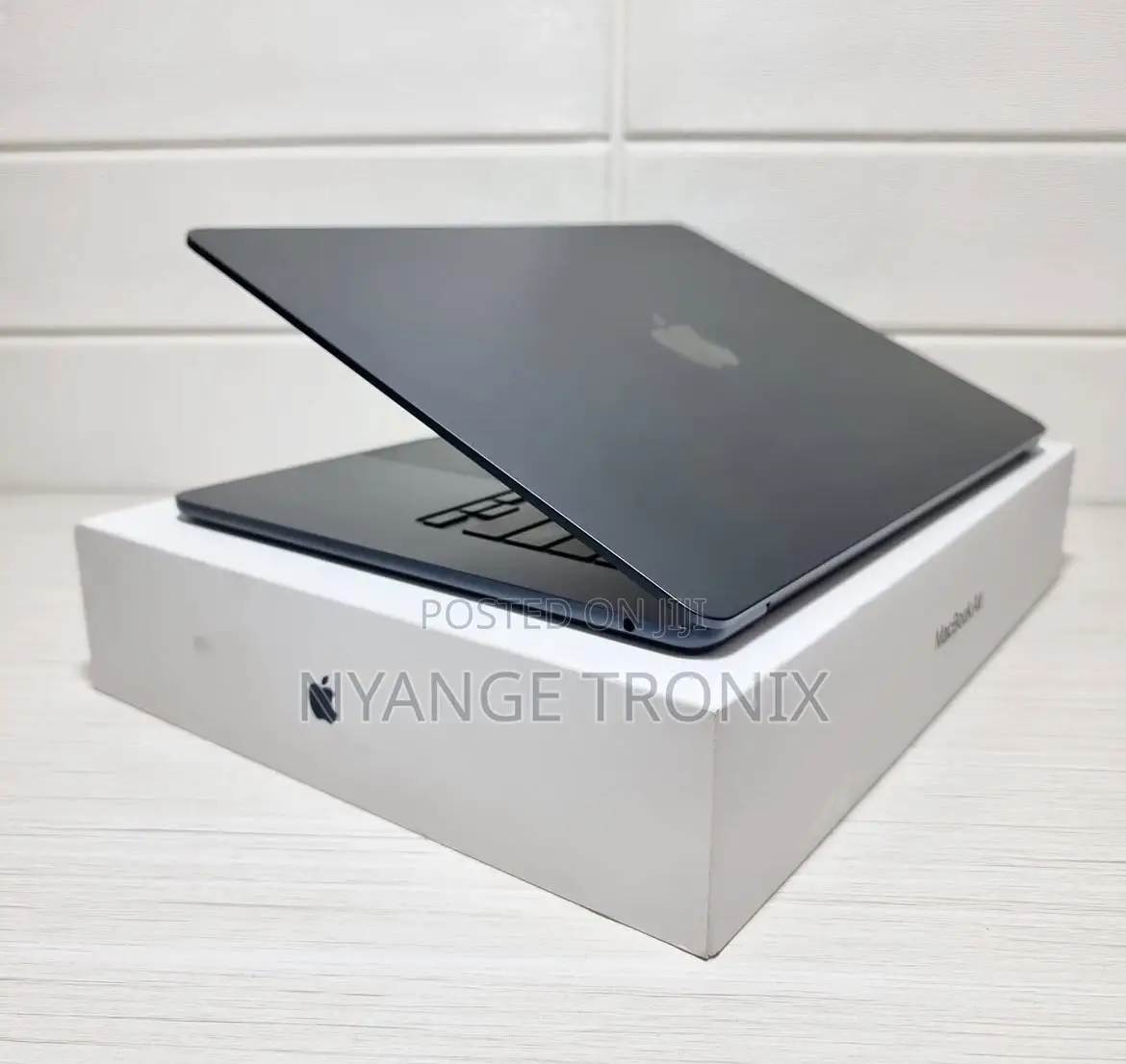 New Laptop Apple MacBook Air 2023 M2 8GB Apple M2 SSD 512GB