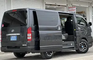 Toyota HiAce 2005 Black