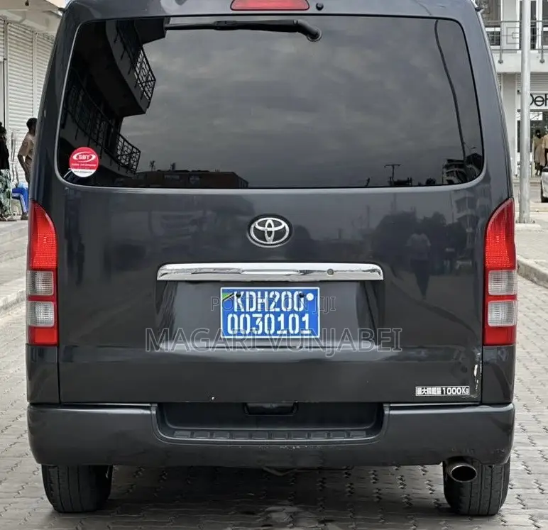 Toyota HiAce 2005 Black