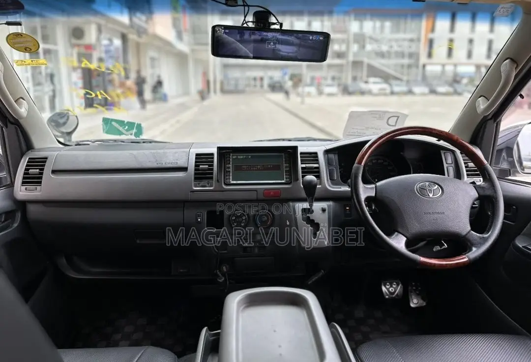 Toyota HiAce 2005 Black