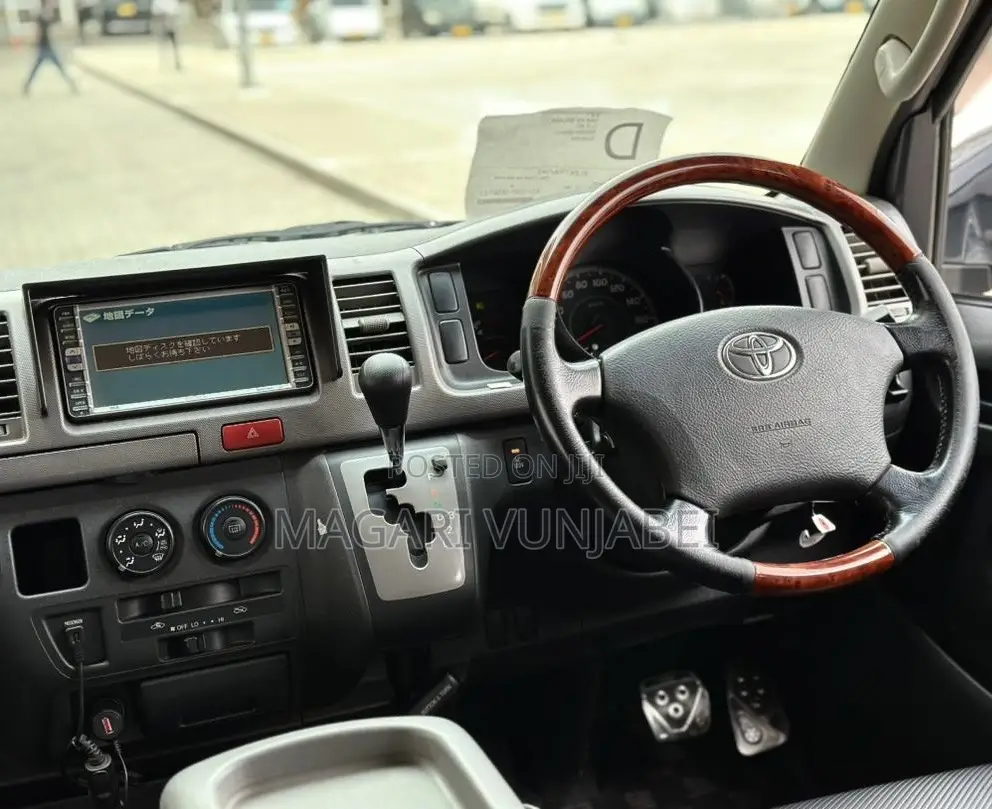 Toyota HiAce 2005 Black