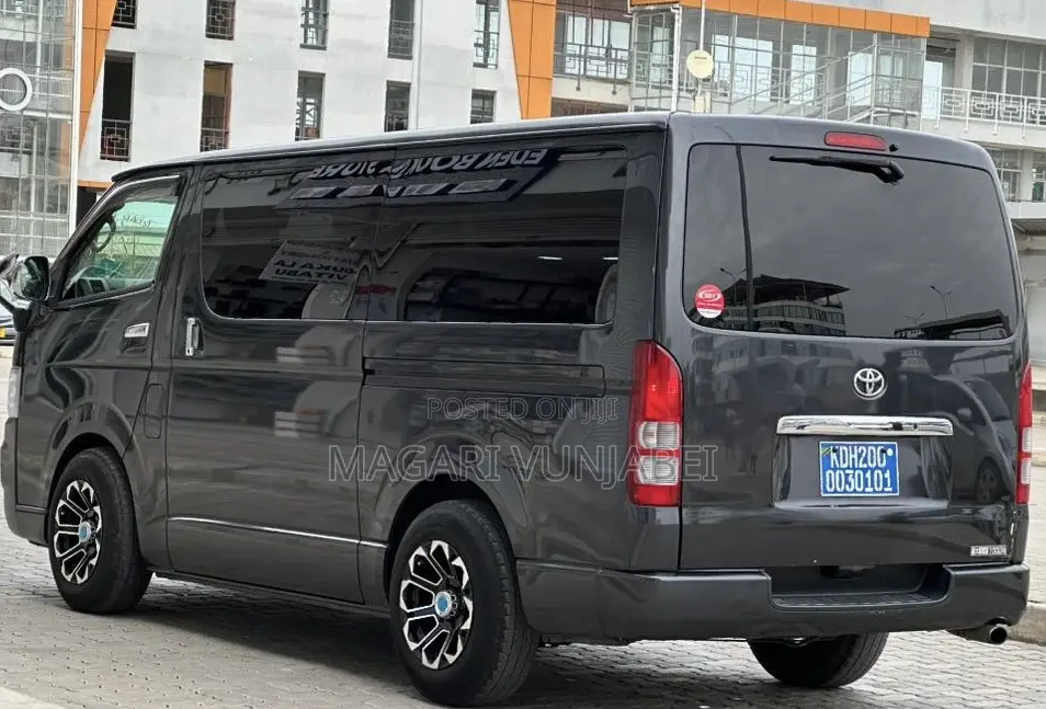 Toyota HiAce 2005 Black