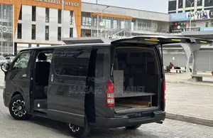 Toyota HiAce 2005 Black