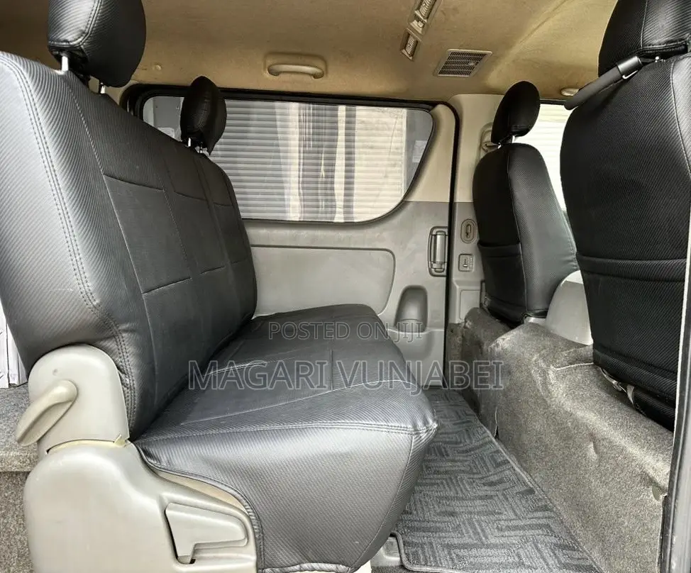 Toyota HiAce 2005 Black